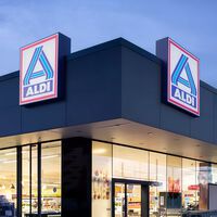 Mañana llega a Aldi la luz solar que se enciende sola al anochecer por menos de 8 euros