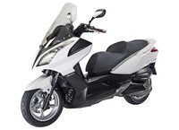 Kawasaki J300, el Scooter verde trae piel taiwanesa