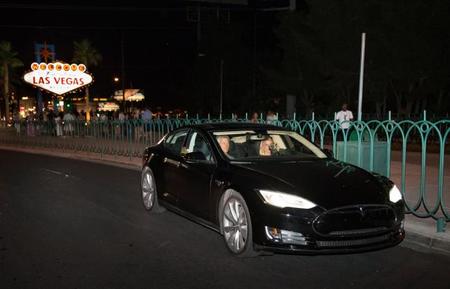 El guionista de 'Resacón en Las Vegas' vive encantado con Tesla