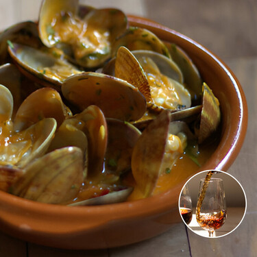 Con estos tres vinos andaluces le das una gracia extra a las almejas a la marinera sin complicarte la vida ni dejarte un pastón 