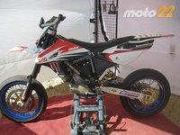 Descubrimos los secretos de la BMW G450X Supermotard con el equipo SRC