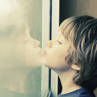 "Si ven algo que no entienden, no insulten": el padre de un niño con autismo denuncia que sus vecinos lo increparan por salir a la calle