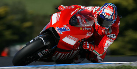 Casey Stoner fue el más rápido en casa