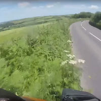 Fail nivel: salir vivo de una caída brutal, grabarlo y que te multen por tu propio video