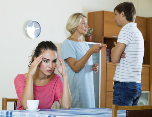 15 momentos en los que desearías no tener suegra después de tener un hijo