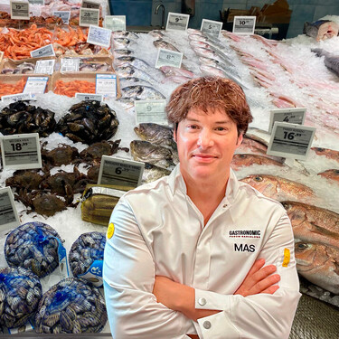 El truco de Jordi Cruz para acertar con el punto de sal de cualquier pescado