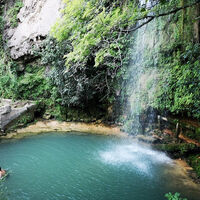 Parece México, pero es Valencia: este es el cenote de aguas cristalinas más espectacular de España