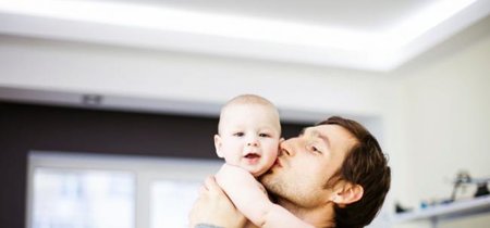 Los niños adoptados por parejas homosexuales se desarrollan con la misma normalidad que los de padres heterosexuales