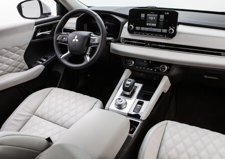 Mitsubishi Outlander 2023 5