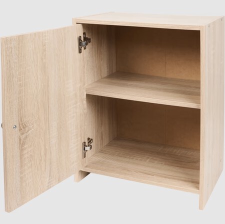 Sus estanterías permiten guardar libros y pequeños objetos / Action