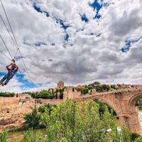 Toledo tiene la tirolina urbana más larga de Europa" 