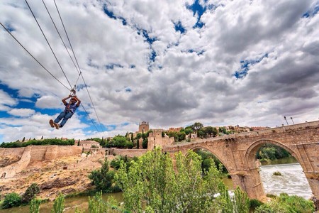 Toledo tiene la tirolina urbana más larga de Europa" 