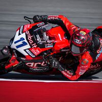 Nicolò Bulega frustra a la MV Agusta y Bahattin Sofuoglu pesca su primer podio en Supersport