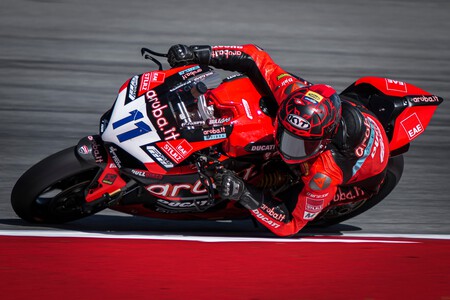 Nicolò Bulega frustra a la MV Agusta y Bahattin Sofuoglu pesca su primer podio en Supersport