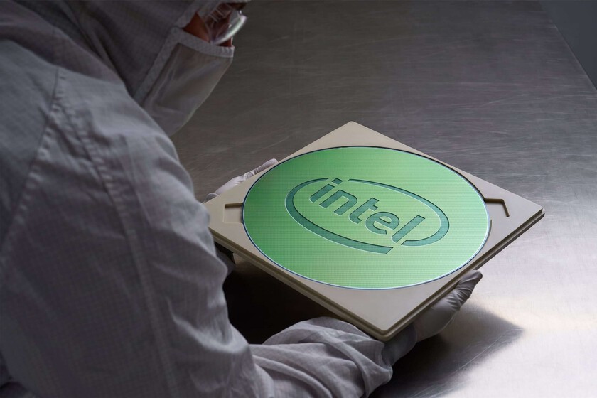 Apple e Intel preparan un acuerdo histórico para fabricar los futuros procesadores del iPhone y el Mac, según el WSJ