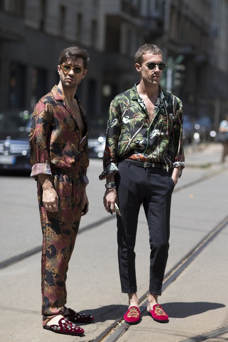 Si buscas un look colorido de primavera, las camisas estampadas son la solución