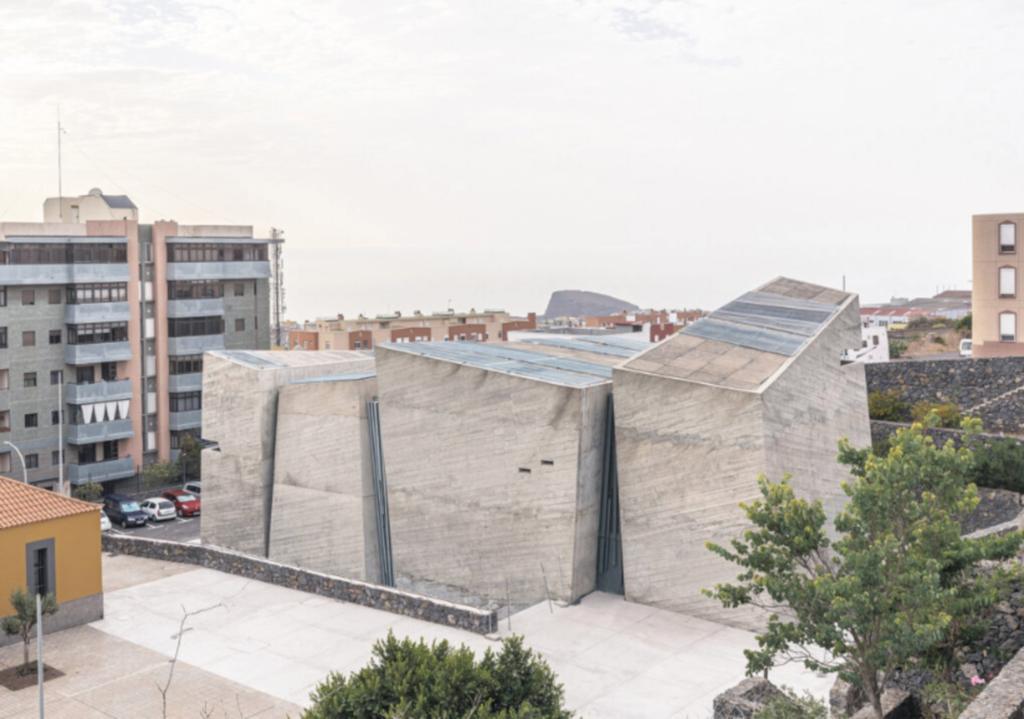 La iglesia más extraña y espectacular del mundo está en Tenerife. De estilo brutalista y con múltiples premios de arquitectura