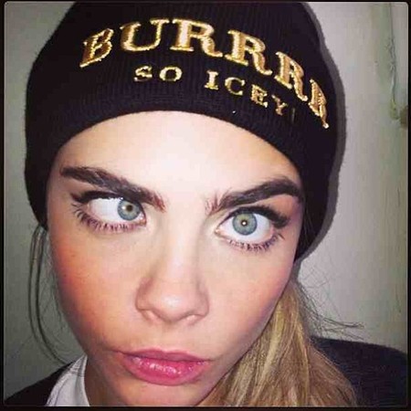 Cara Delevigne le pilla el gustillo a los tattoo, ¡van dos!