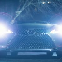 Un estudio analizó la potencia de los faros LED de los coches. La conclusión es la que todos los conductores ya conocen