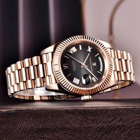 
Este reloj automático está bañado en oro rosa, no necesita pila y aún así es más barato y más elegante que muchos smartwatch