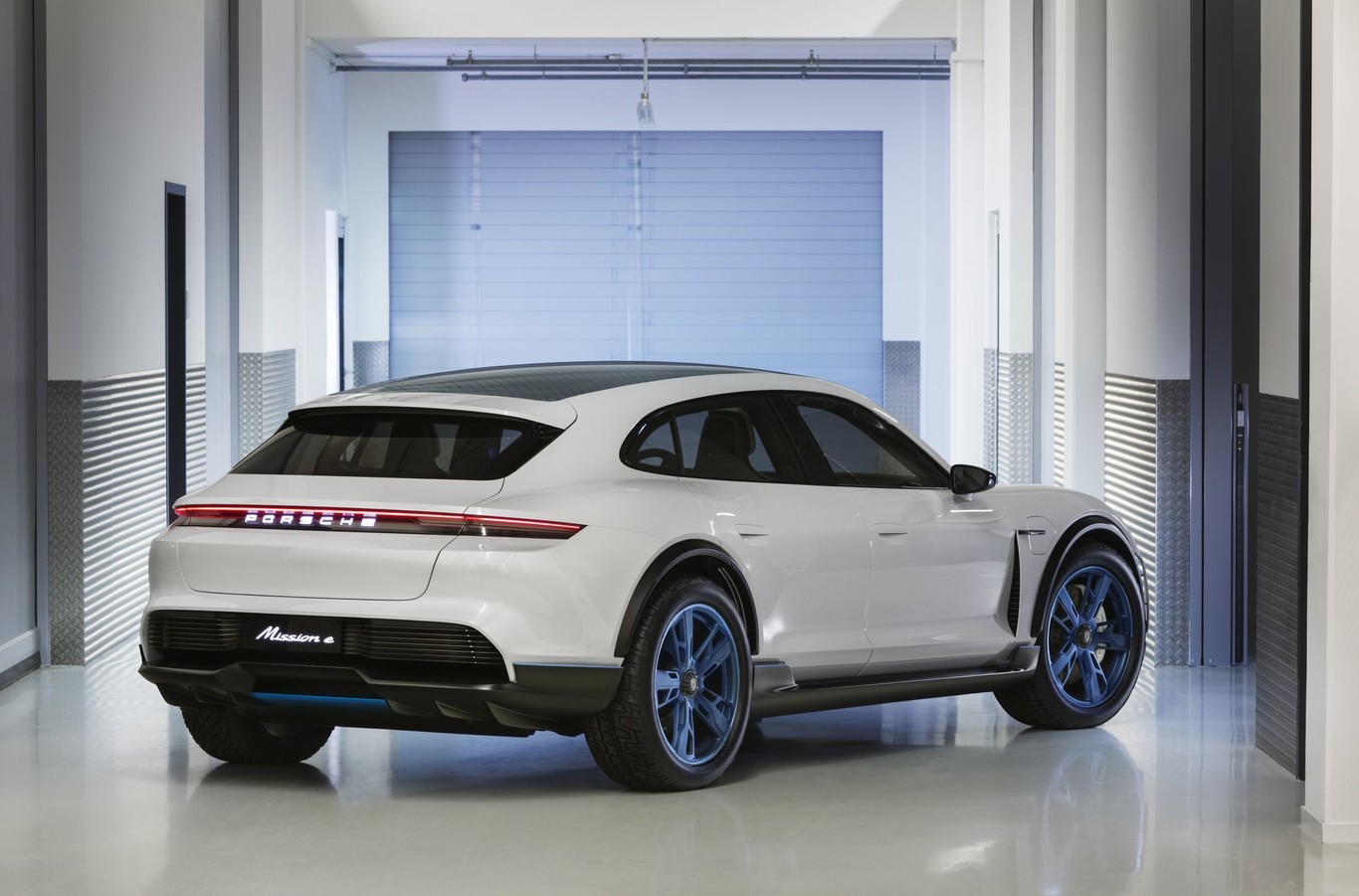 Porsche Mission E Cross Turismo, la versión campera para aventurarte fuera del asfalto