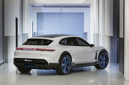 Porsche Mission E Cross Turismo, la versión campera para aventurarte fuera del asfalto