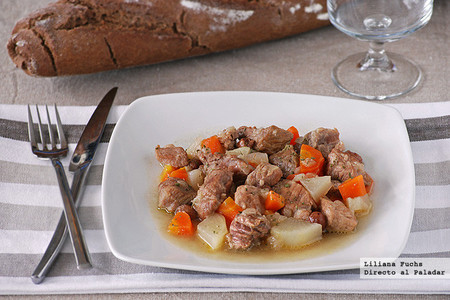 Estofado de cerdo al ron con verduras. Receta