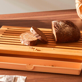 Esta tabla es especial para cortar el pan con precisión y que la encimera no acabe llena de molestas migas