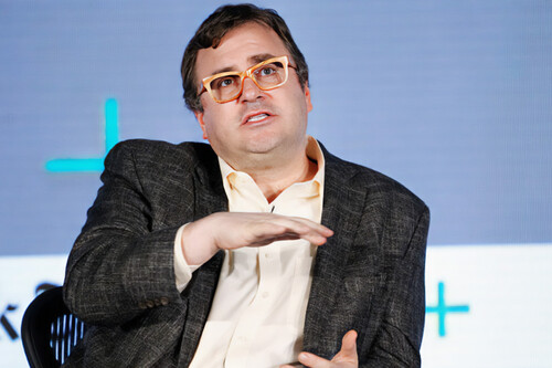 Reid Hoffman, cofundador de LinkedIn, habla sobre la única salida que tiene la Generación Z: "van a sufrir la peor parte de la sangría del cuello blanco"