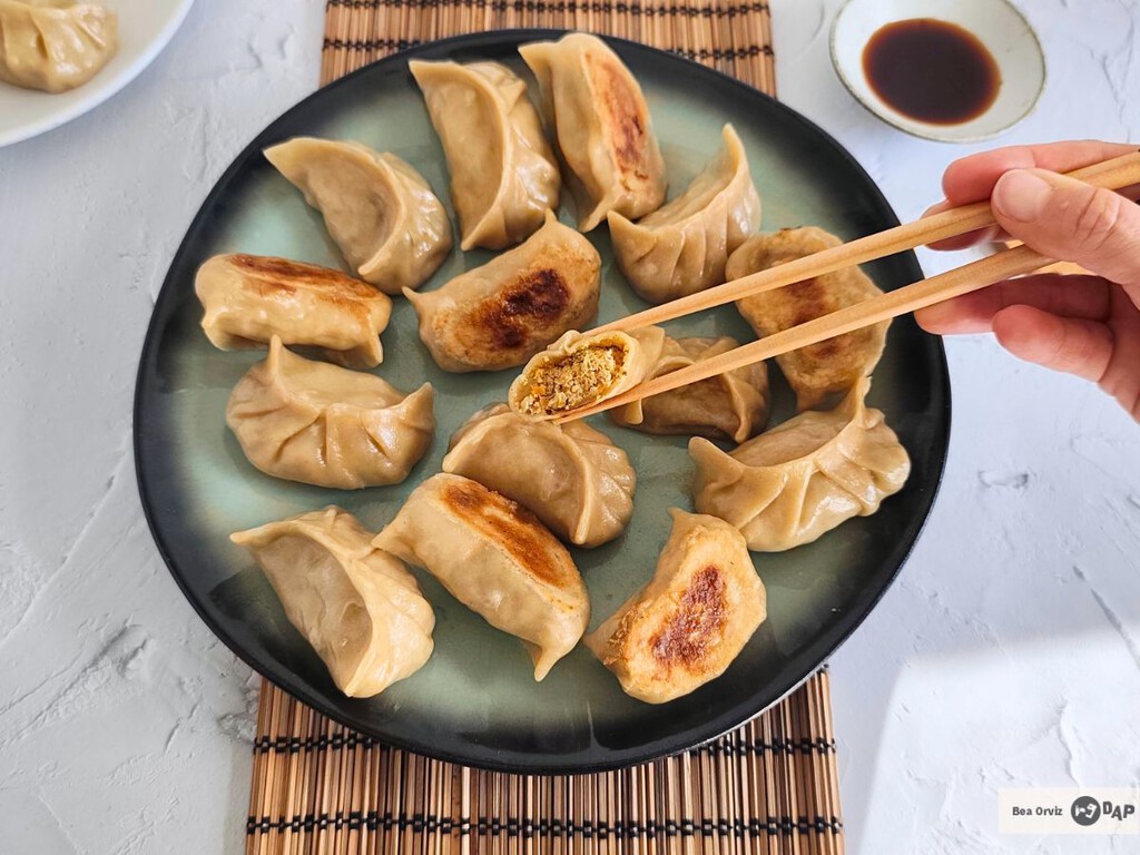 Cómo hacer gyozas de verdura caseras, receta fácil para unos jugosos dumplings vegetarianos
