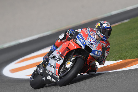 Andrea Dovizioso vence al diluvio de Valencia en un atípico podio de MotoGP con Suzuki y KTM