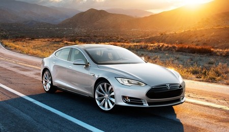 El Tesla Model S ofrecerá tracción total y baterías de mayor capacidad