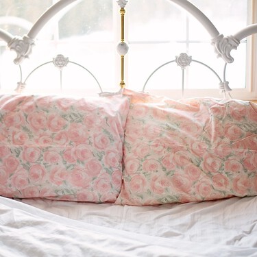 El secreto para tener almohadas impecables: el truco de limpieza definitivo para mantenerlas limpias y suaves
