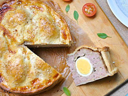 Pastel de cerdo y huevo o Scotch egg pork pie