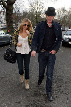 ¿Sienna Miller prometida?