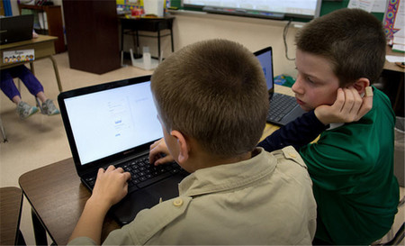 Así está la carrera por conquistar las aulas, con Google a la cabeza y Microsoft adelantando a una Apple estancada