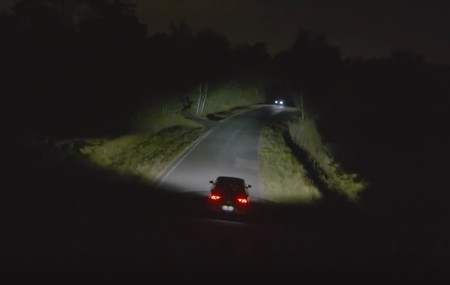 Valeo comercializará en 2022 un sistema de iluminación LED inteligente capaz de comunicarse con la carretera