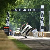 ¿Que el Nissan Juke RS Nismo es poco estable? Míralo batiendo el récord a dos ruedas en Goodwood