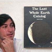 Encontré en Viena el libro que inspiró a Steve Jobs en la universidad que rechazó a Hitler: así es el "Google en papel" que cambió su vida