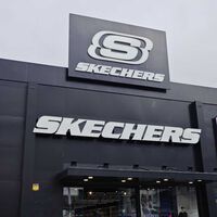 Skechers triunfará este verano con sus nuevas zapatillas sin cordones fáciles de poner y a mitad de precio  