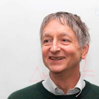 Geoffrey Hinton, "padrino de la IA": "Va a generar un desempleo masivo y un enorme aumento de las ganancias. Ese es el sistema capitalista" 