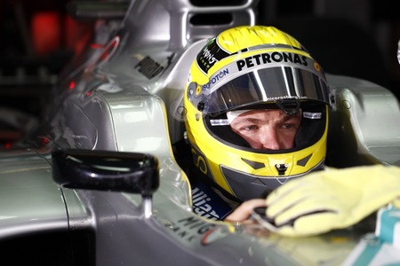 Nico Rosberg arrasa por la pole position; Sebastian Vettel eliminado en Q2