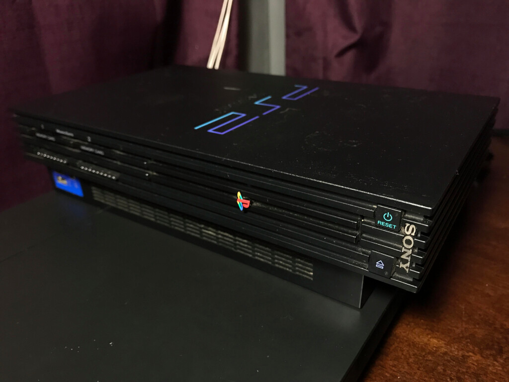 Compró una PS2 usada y al encenderla recibió un inesperado mensaje de "amenaza" en pantalla 