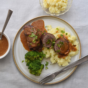 Rouladen, la clásica receta alemana de carne rellena es tan deliciosa como fácil de hacer