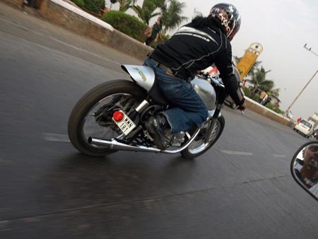 Royal Enfield con kit Café Racer