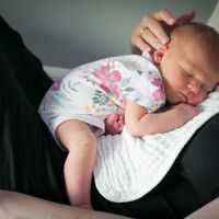"Es una cuestión de salud mental": cada vez más padres pagan más de 5,000 pesos la noche a niñeras nocturnas 