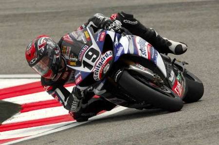 Ben Spies se anota la primera carrera en Misano Adriático