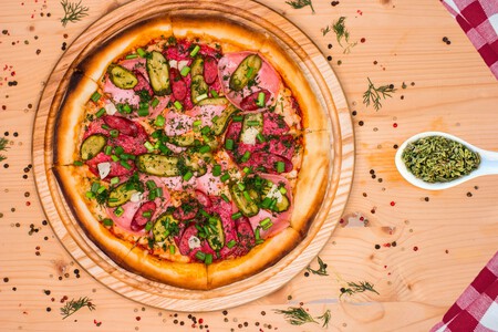 Cómo hacer que una pizza congelada sepa mejor: 3 trucos que sí funcionan para que quede deliciosa