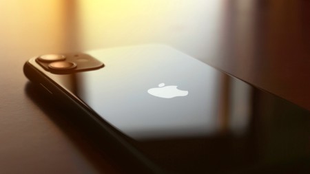Los iPhone 12 vendrán sin EarPods ni adaptador de corriente para compensar por el 5G, según TrendForce