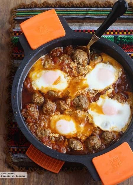 Tajine de albóndigas con huevos. Receta